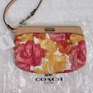 Coach Leather Fabric Floral Wristlet bag wallet Zip close Satin lined New NWT